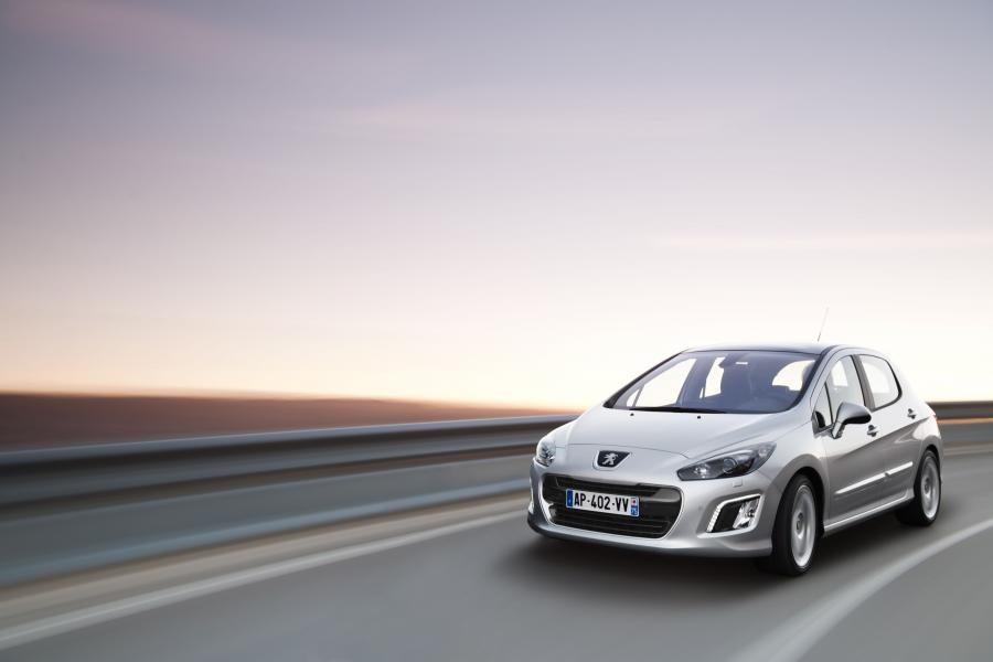  Peugeot 308 5-Door 2011 года  (фото 20 из 30)